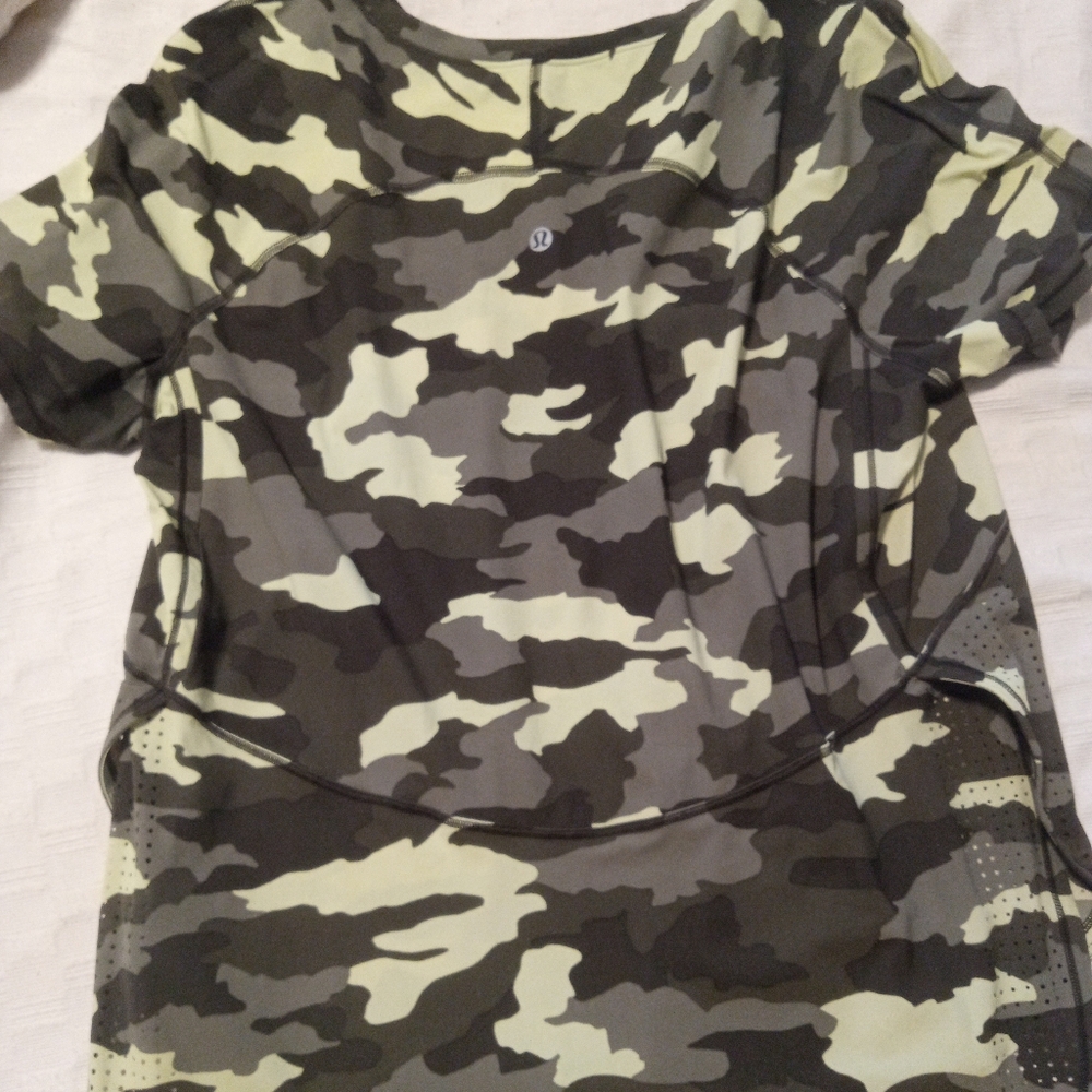 Lululemon T Shirt